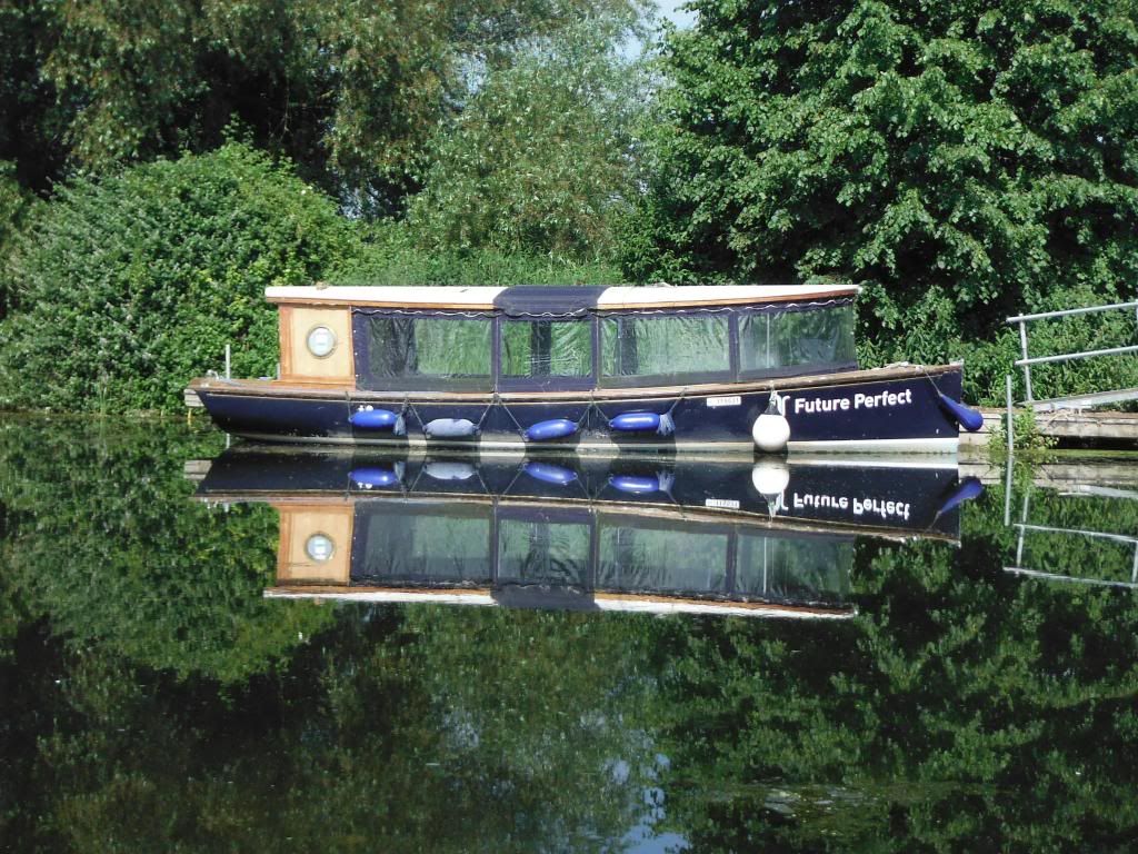 √ Byfleet Boat Hire